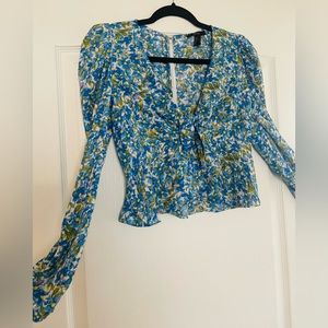 Cropped flowy blue floral blouse